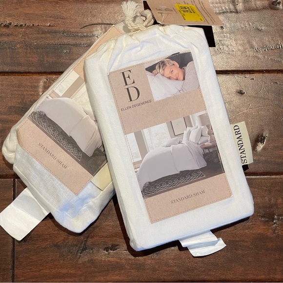 ED Ellen DeGeneres Dream Standard Shams White 21x27 set of 2